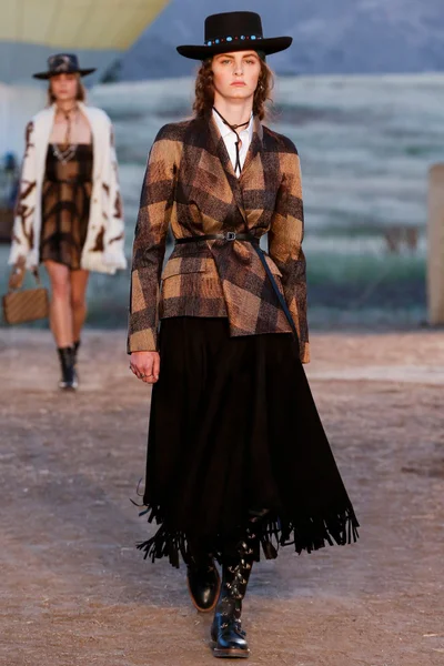 Look 5